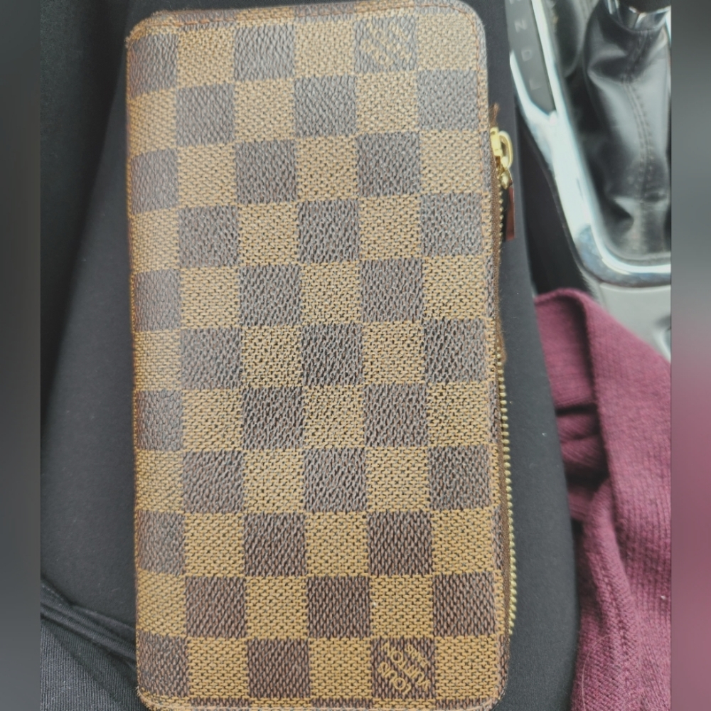 LOUIS vuitton wallet